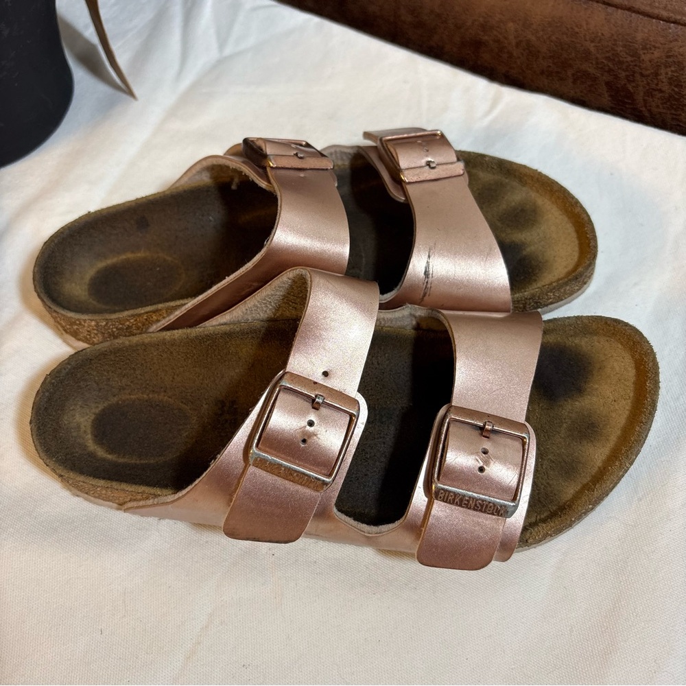 Birkenstock Kids 34 Metallic Rose Gold Arizona Sandals